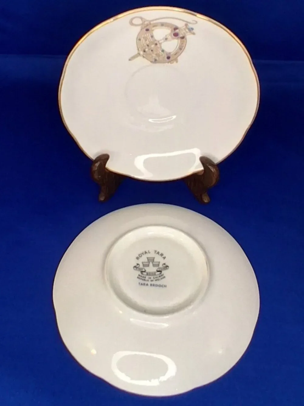 Royal Tara Fine Bone China 6 Pc Set/4 Teacups 2 Saucers Celtic Tara Brooch Eire